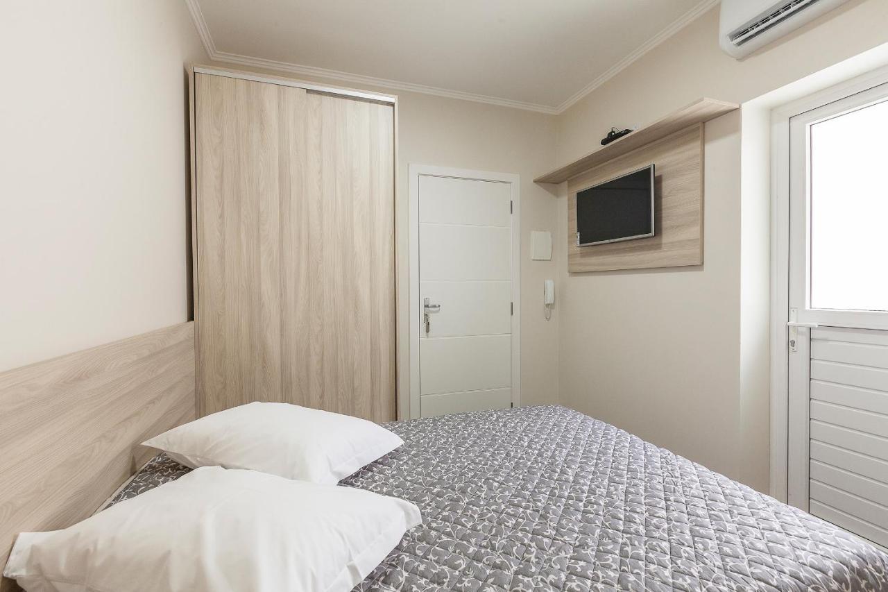 Hotel Goncalves- Proximo A Santa Casa De ปอร์โตอัลเลเกร ภายนอก รูปภาพ