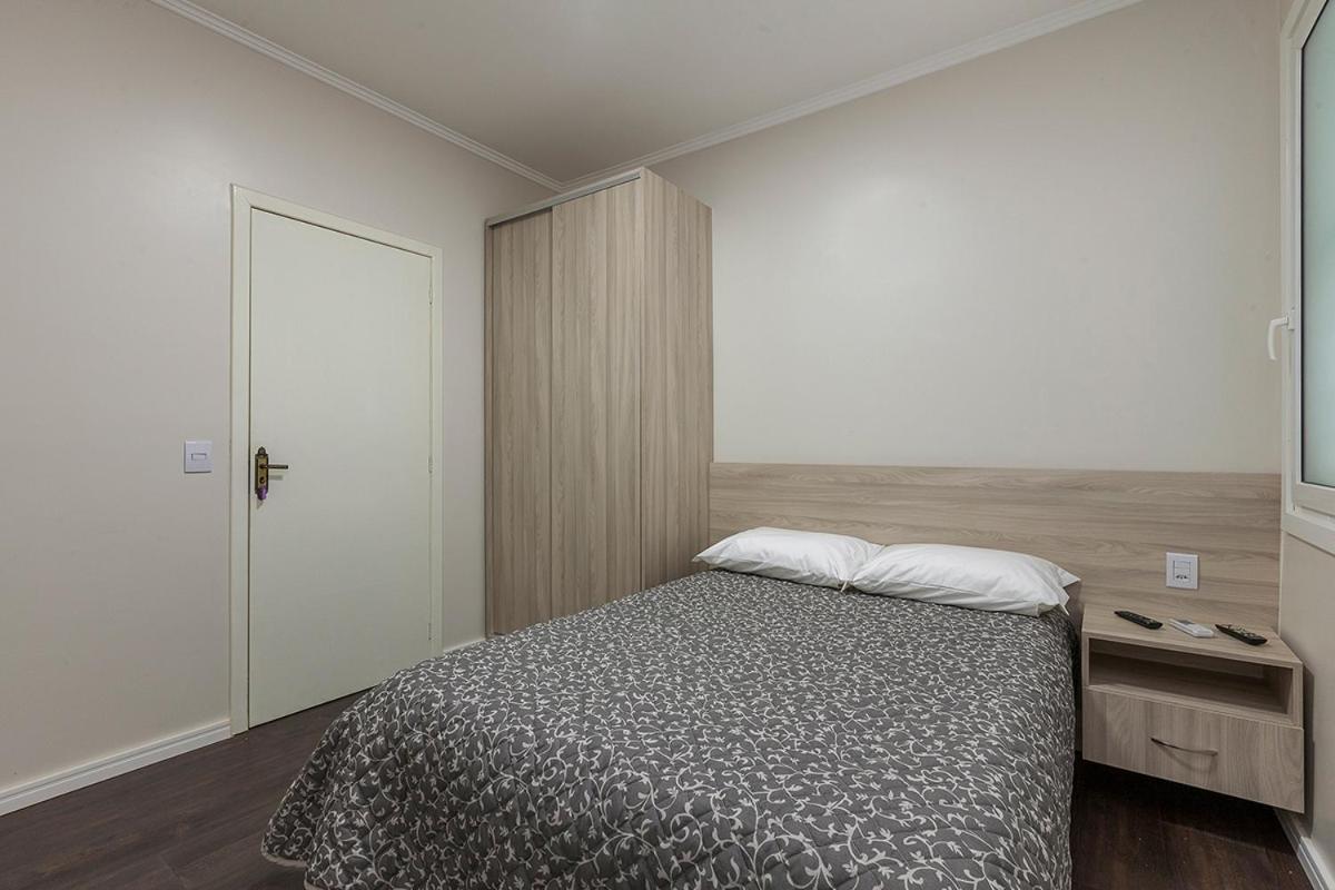 Hotel Goncalves- Proximo A Santa Casa De ปอร์โตอัลเลเกร ภายนอก รูปภาพ