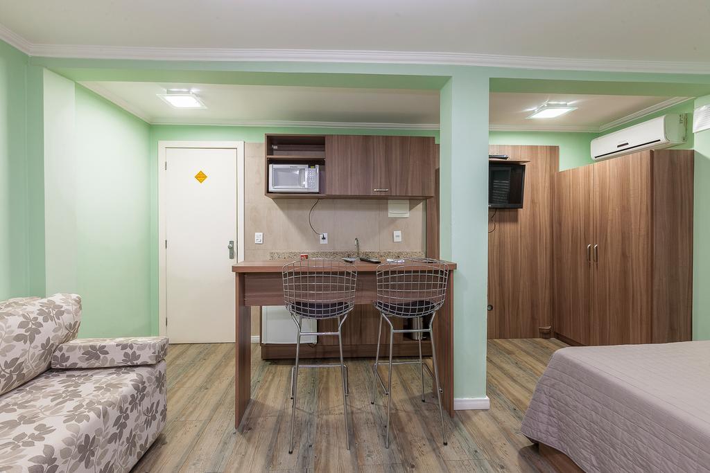 Hotel Goncalves- Proximo A Santa Casa De ปอร์โตอัลเลเกร ภายนอก รูปภาพ