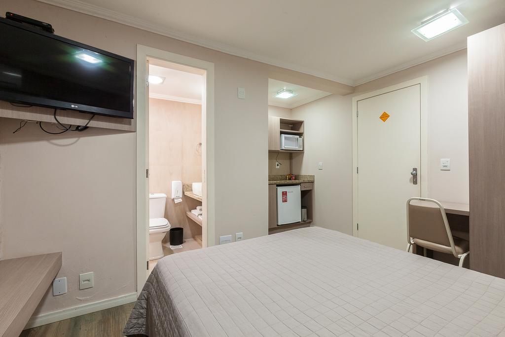 Hotel Goncalves- Proximo A Santa Casa De ปอร์โตอัลเลเกร ภายนอก รูปภาพ
