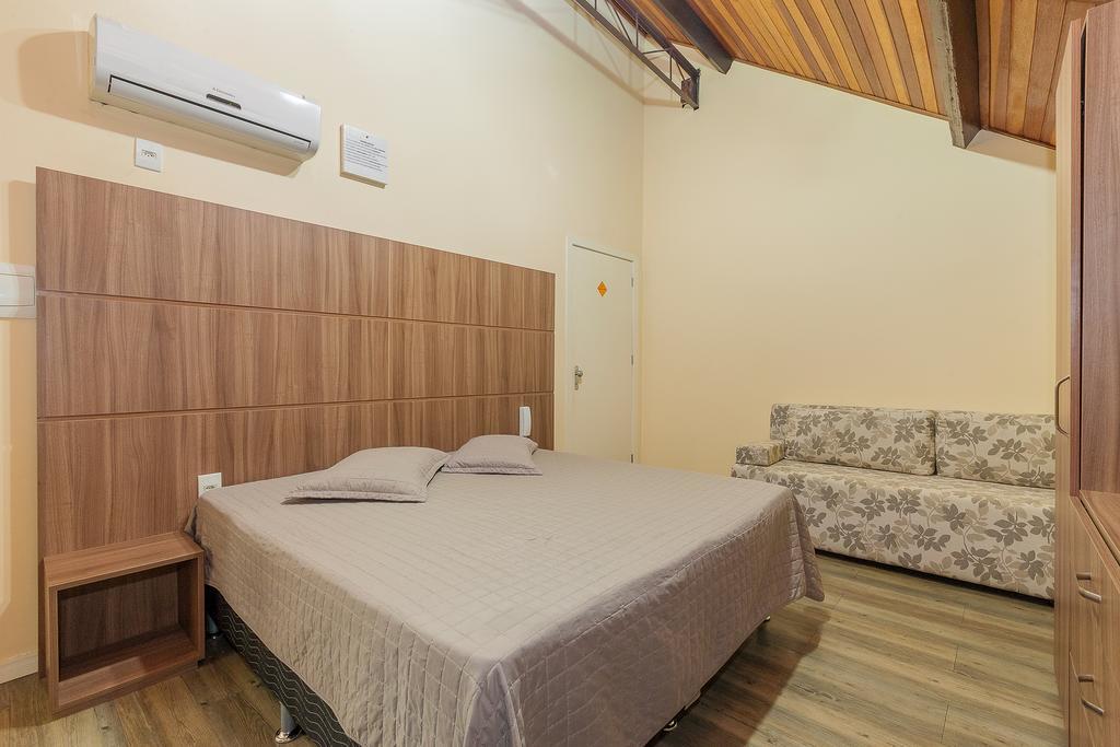 Hotel Goncalves- Proximo A Santa Casa De ปอร์โตอัลเลเกร ภายนอก รูปภาพ