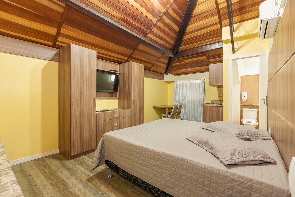 Hotel Goncalves- Proximo A Santa Casa De ปอร์โตอัลเลเกร ภายนอก รูปภาพ