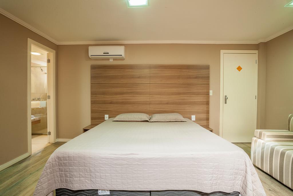 Hotel Goncalves- Proximo A Santa Casa De ปอร์โตอัลเลเกร ภายนอก รูปภาพ