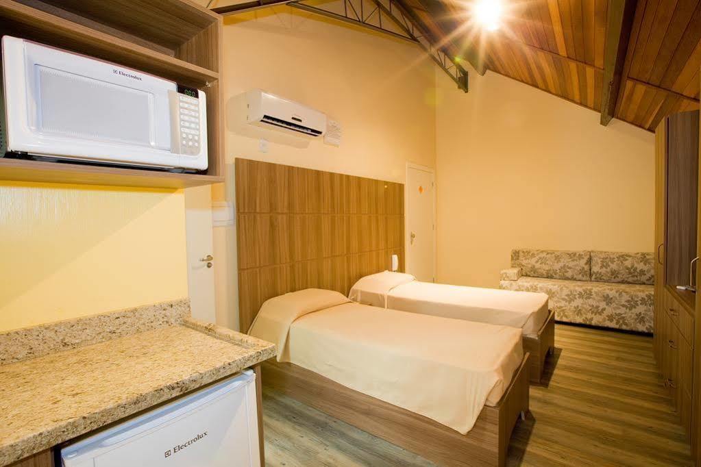 Hotel Goncalves- Proximo A Santa Casa De ปอร์โตอัลเลเกร ภายนอก รูปภาพ