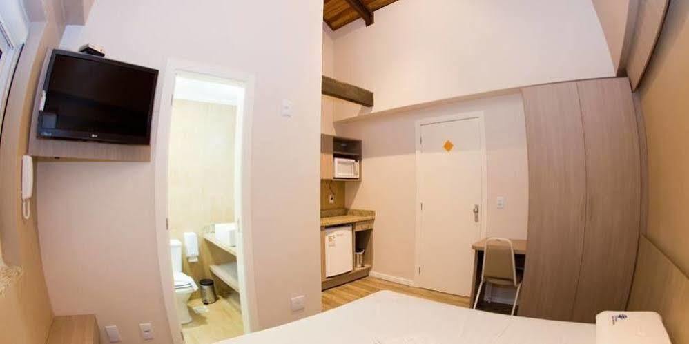 Hotel Goncalves- Proximo A Santa Casa De ปอร์โตอัลเลเกร ภายนอก รูปภาพ