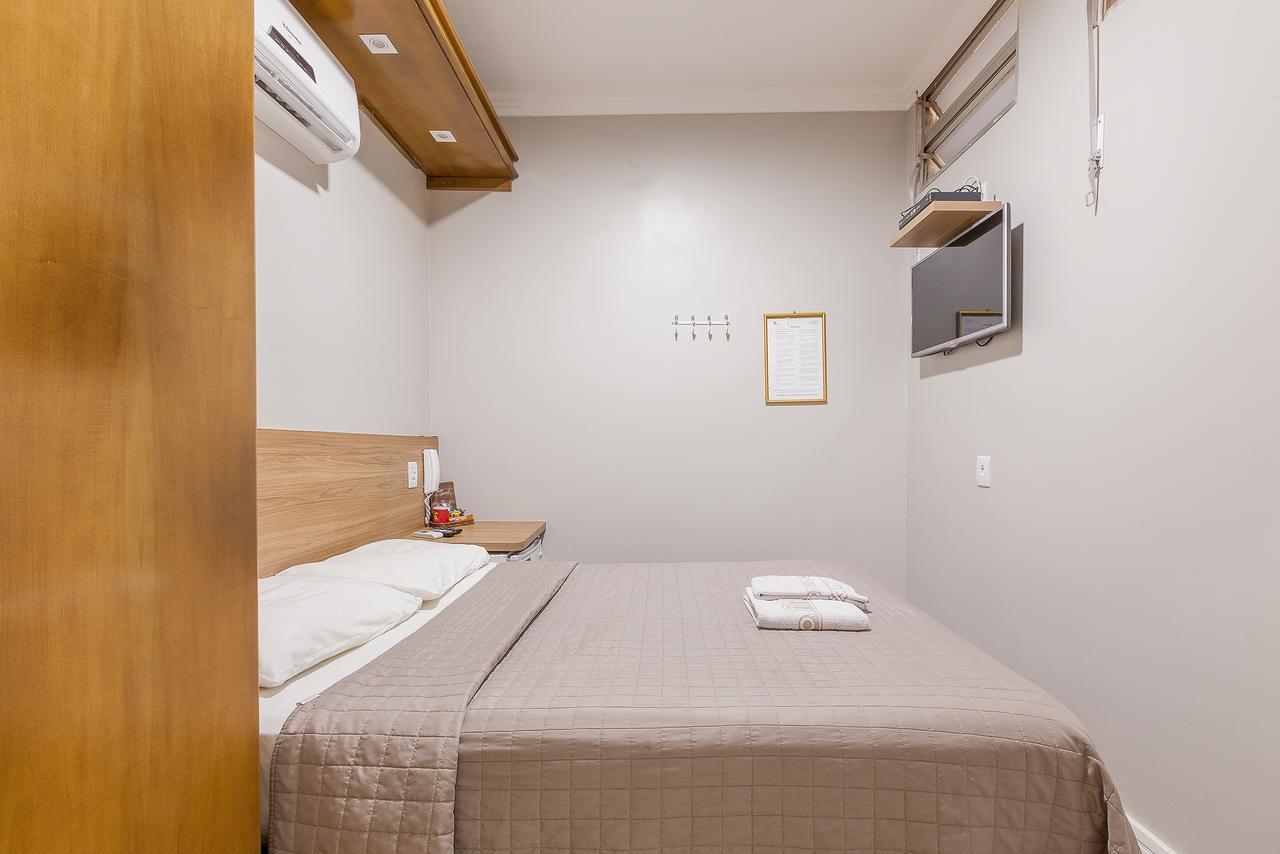 Hotel Goncalves- Proximo A Santa Casa De ปอร์โตอัลเลเกร ภายนอก รูปภาพ