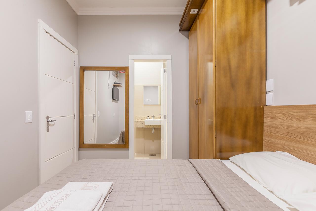 Hotel Goncalves- Proximo A Santa Casa De ปอร์โตอัลเลเกร ภายนอก รูปภาพ
